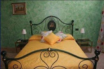 La Cascina Di Alice Bed & Breakfast Castiglione Delle Stiviere Exterior photo