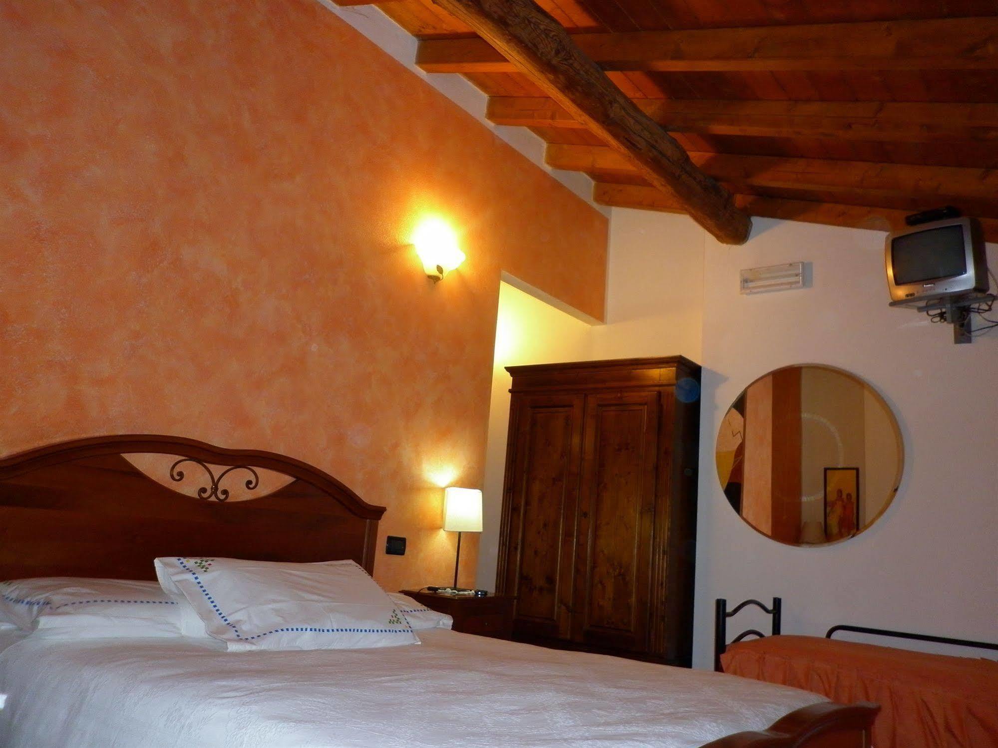 La Cascina Di Alice Bed & Breakfast Castiglione Delle Stiviere Exterior photo